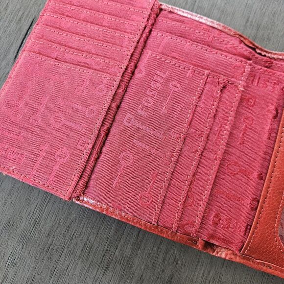 Fossil Soft Red Leather Tri-fold Wallet Silver Hardware Pebbled Coin - Picture 8 of 8